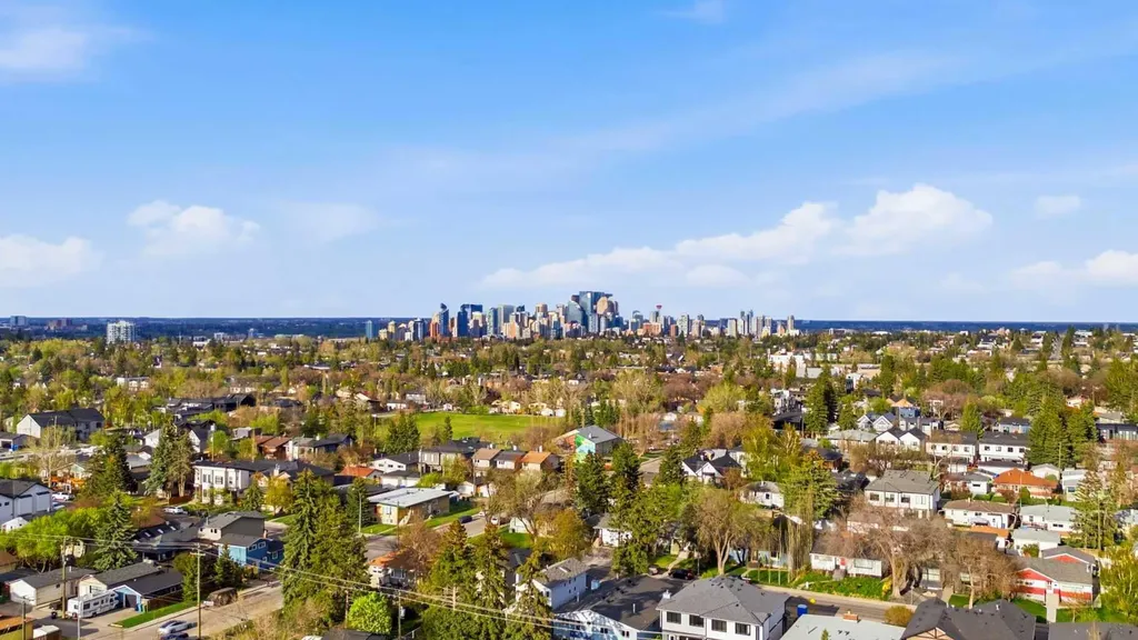 583 Killarney Glen Court SW Calgary AB T3E 7H4