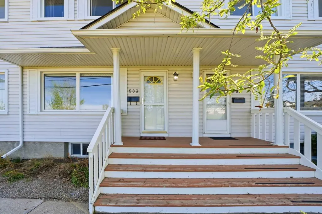 583 Killarney Glen Court SW Calgary AB T3E 7H4