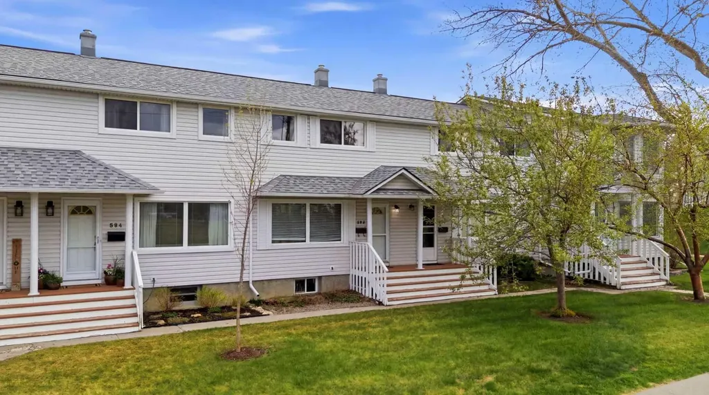 583 Killarney Glen Court SW Calgary AB T3E 7H4