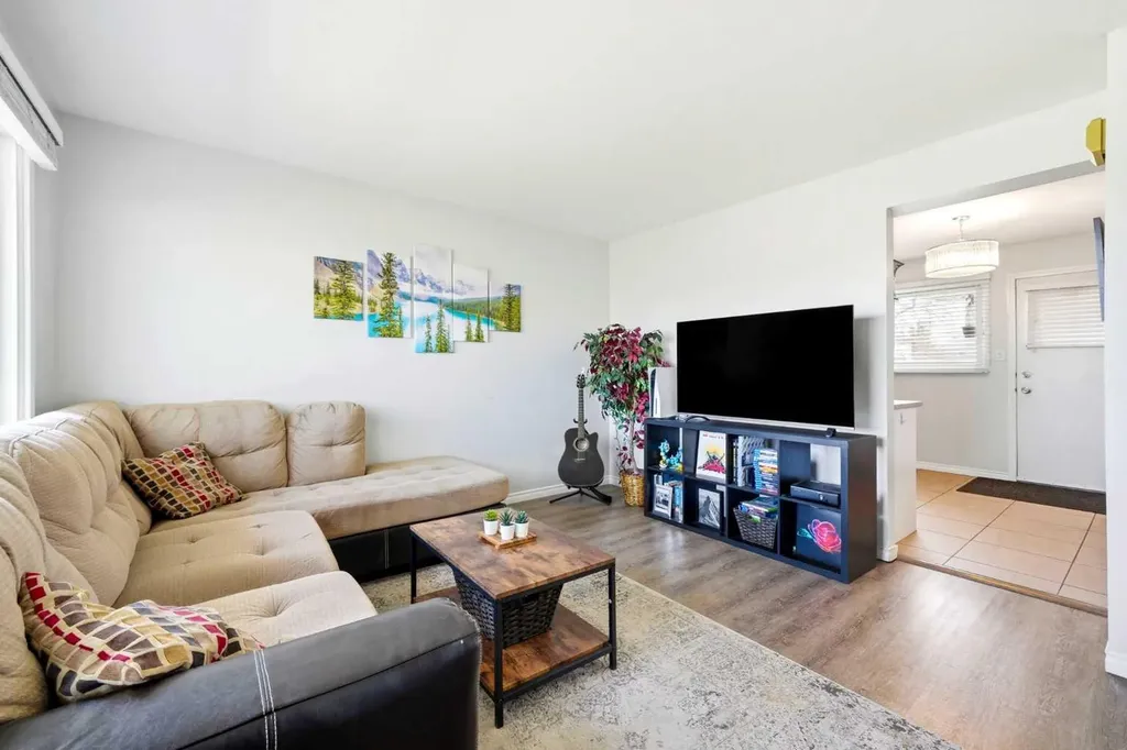 583 Killarney Glen Court SW Calgary AB T3E 7H4