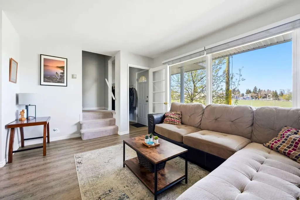 583 Killarney Glen Court SW Calgary AB T3E 7H4
