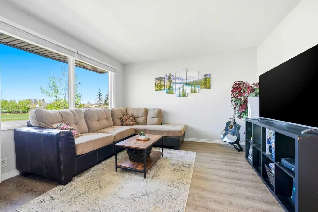 583 Killarney Glen Court SW Calgary AB T3E 7H4