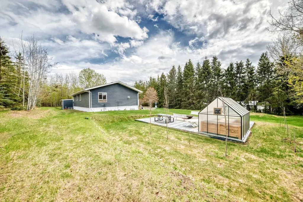 1 Ridge Drive Rural Ponoka County AB T0C 2J0