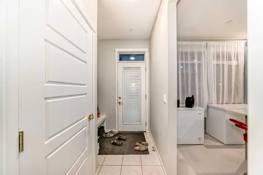 15021 1 Street NW Calgary AB T3P1R6