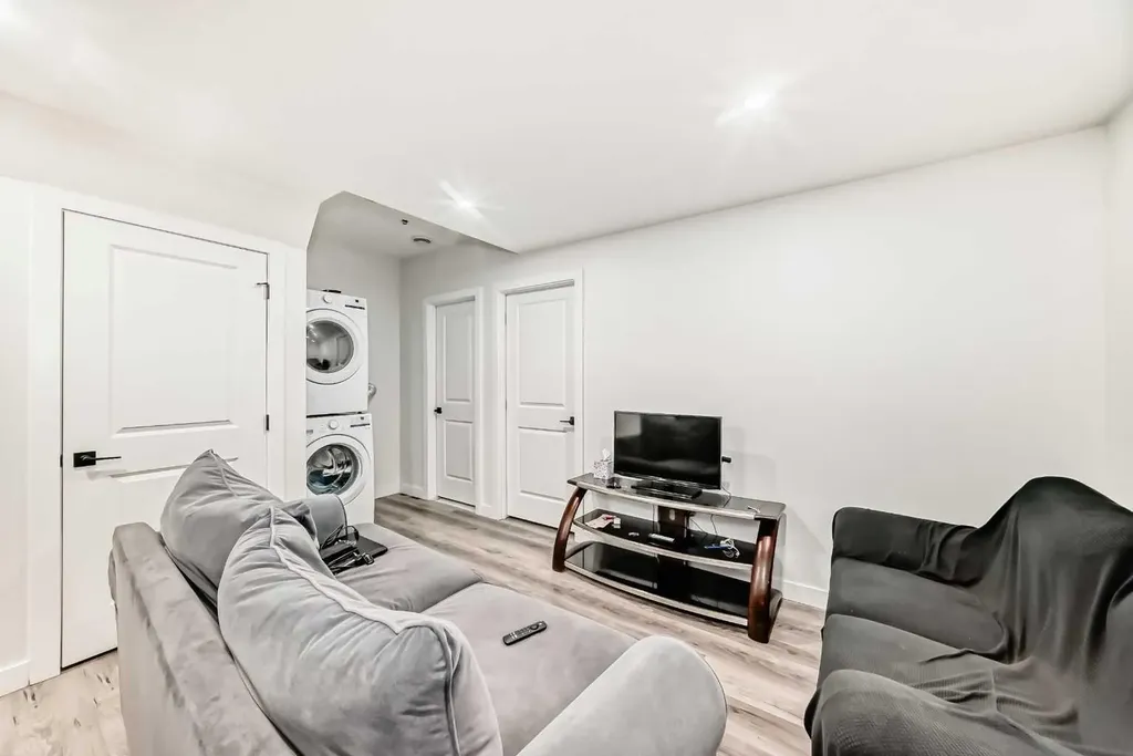 15021 1 Street NW Calgary AB T3P1R6