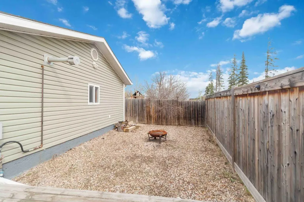 233 Gladstone Bay Fort Mcmurray AB T9K1S3