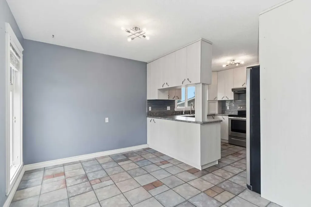 233 Gladstone Bay Fort Mcmurray AB T9K1S3