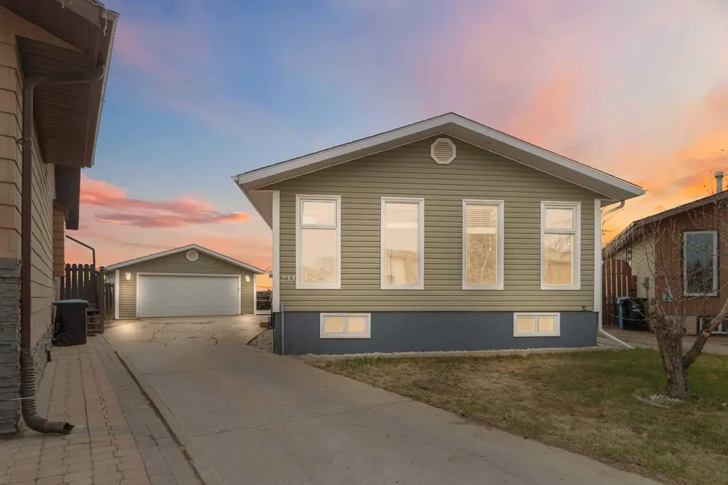 233 Gladstone Bay Fort Mcmurray AB T9K1S3