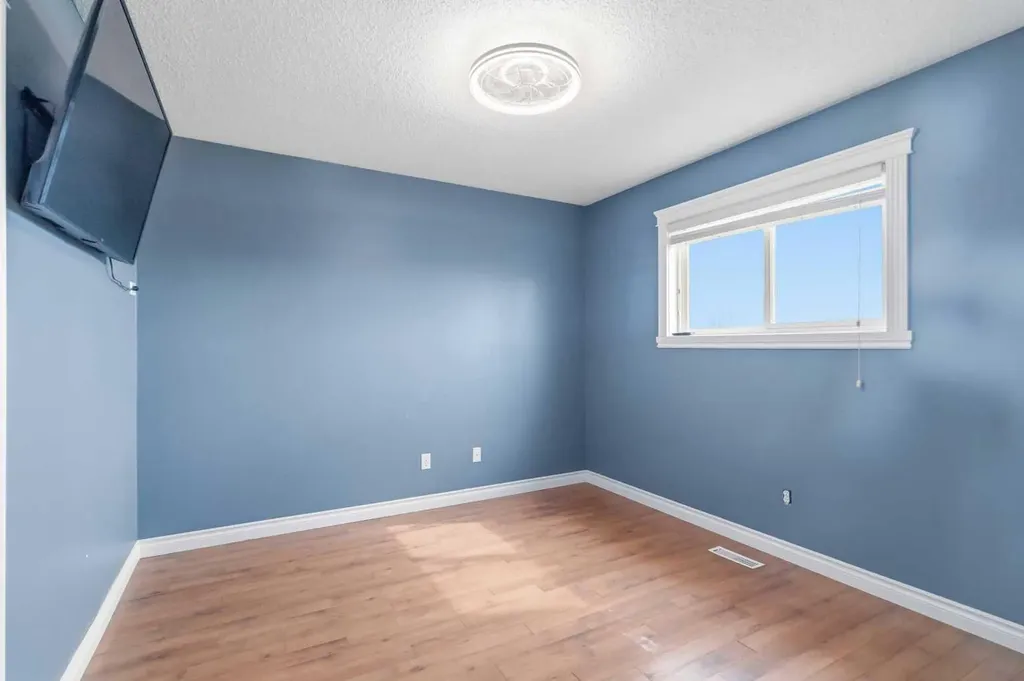 233 Gladstone Bay Fort Mcmurray AB T9K1S3