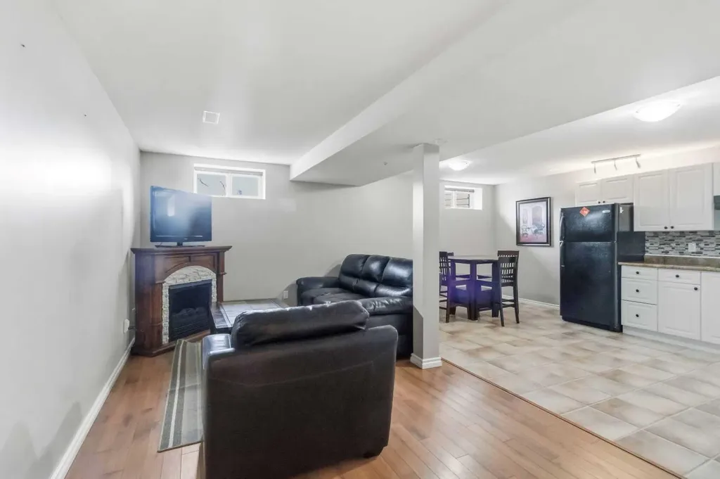 233 Gladstone Bay Fort Mcmurray AB T9K1S3