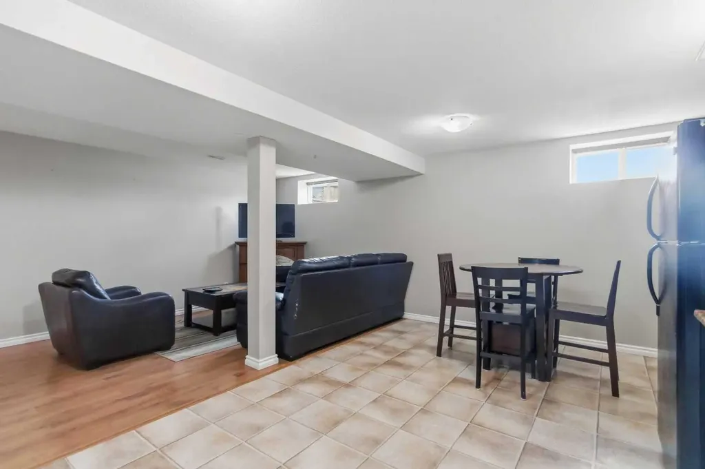 233 Gladstone Bay Fort Mcmurray AB T9K1S3
