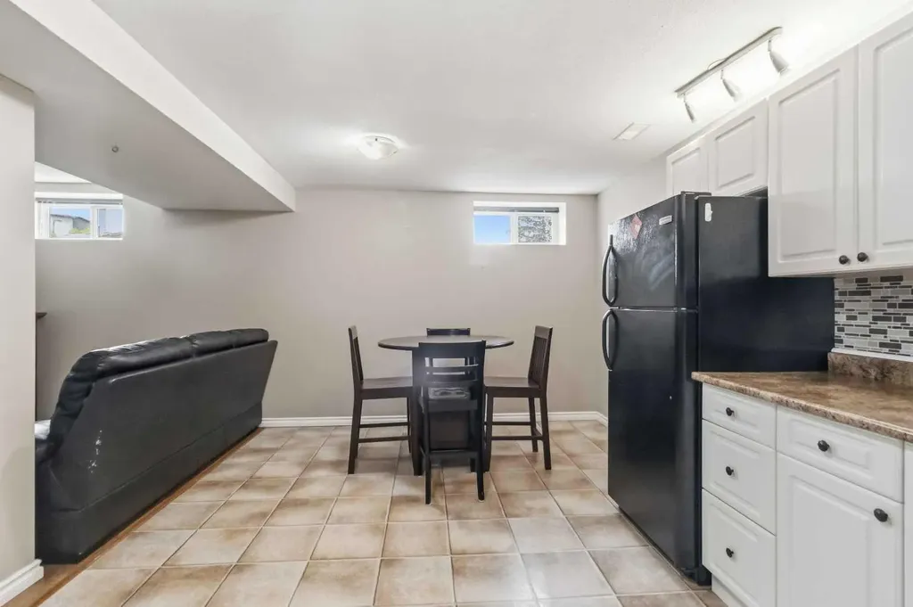 233 Gladstone Bay Fort Mcmurray AB T9K1S3