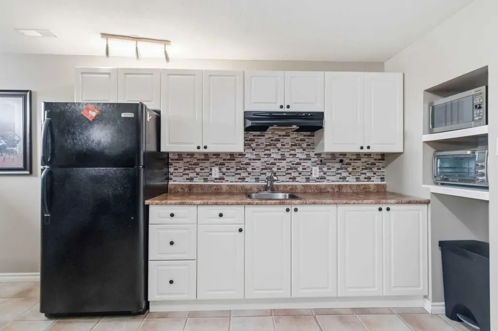 233 Gladstone Bay Fort Mcmurray AB T9K1S3