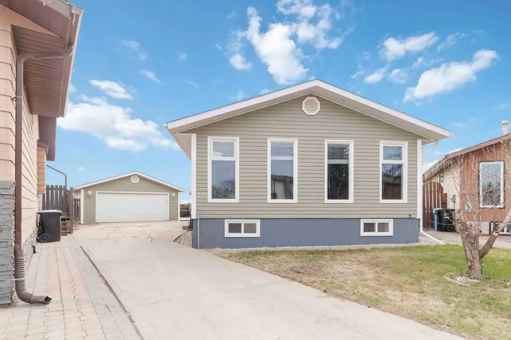 233 Gladstone Bay Fort Mcmurray AB T9K1S3