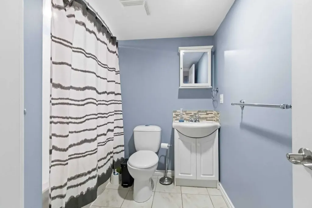 233 Gladstone Bay Fort Mcmurray AB T9K1S3