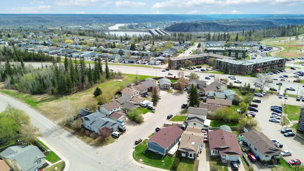 233 Gladstone Bay Fort Mcmurray AB T9K1S3