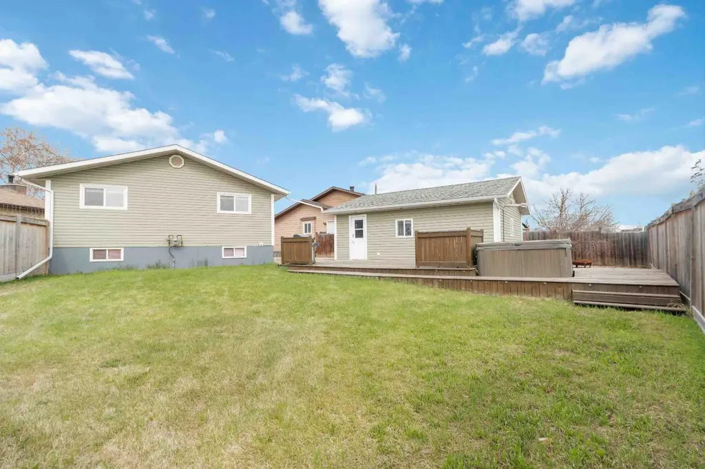 233 Gladstone Bay Fort Mcmurray AB T9K1S3