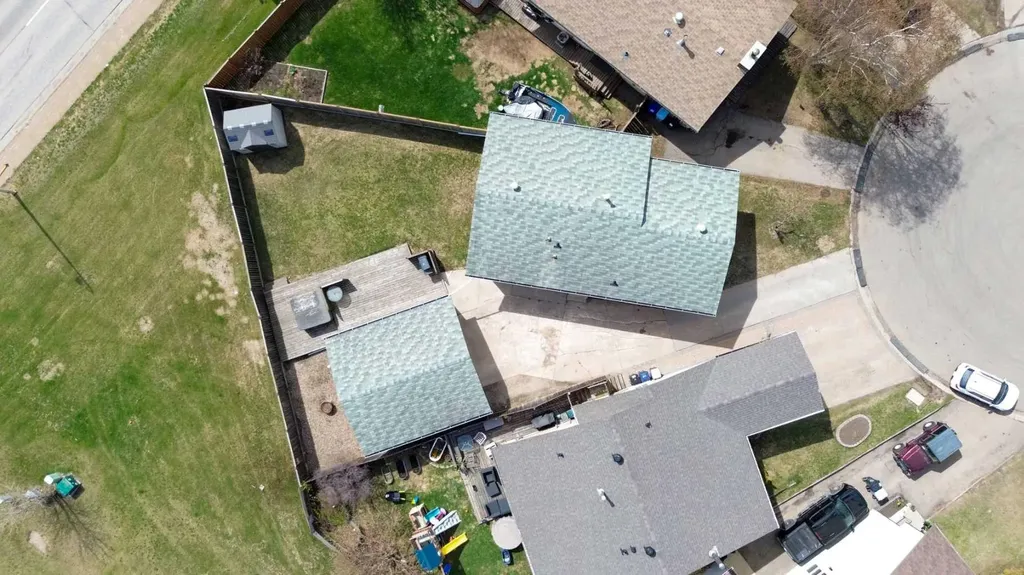 233 Gladstone Bay Fort Mcmurray AB T9K1S3