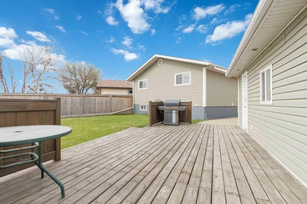 233 Gladstone Bay Fort Mcmurray AB T9K1S3