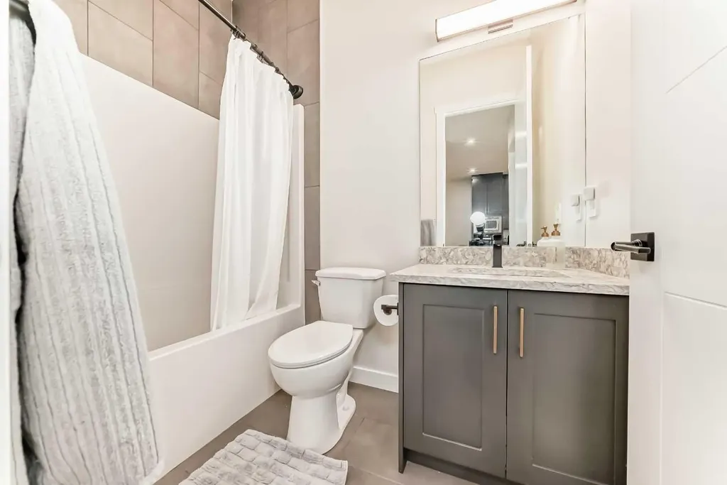 7 Wolf Crescent Okotoks AB T1S5V1