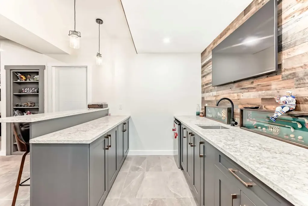 7 Wolf Crescent Okotoks AB T1S5V1