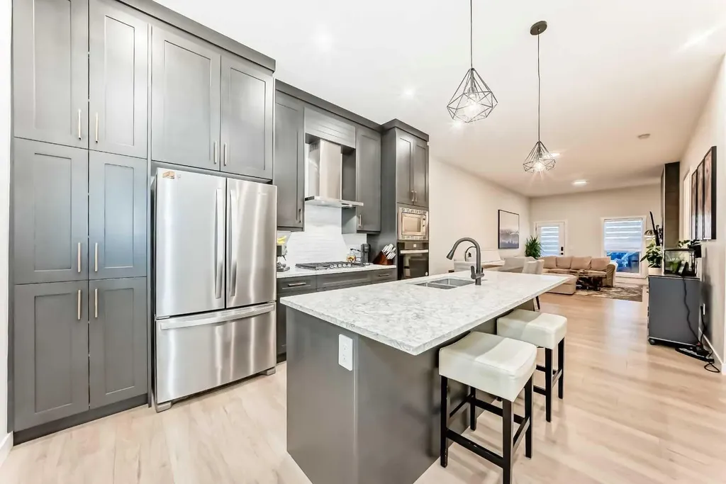 7 Wolf Crescent Okotoks AB T1S5V1