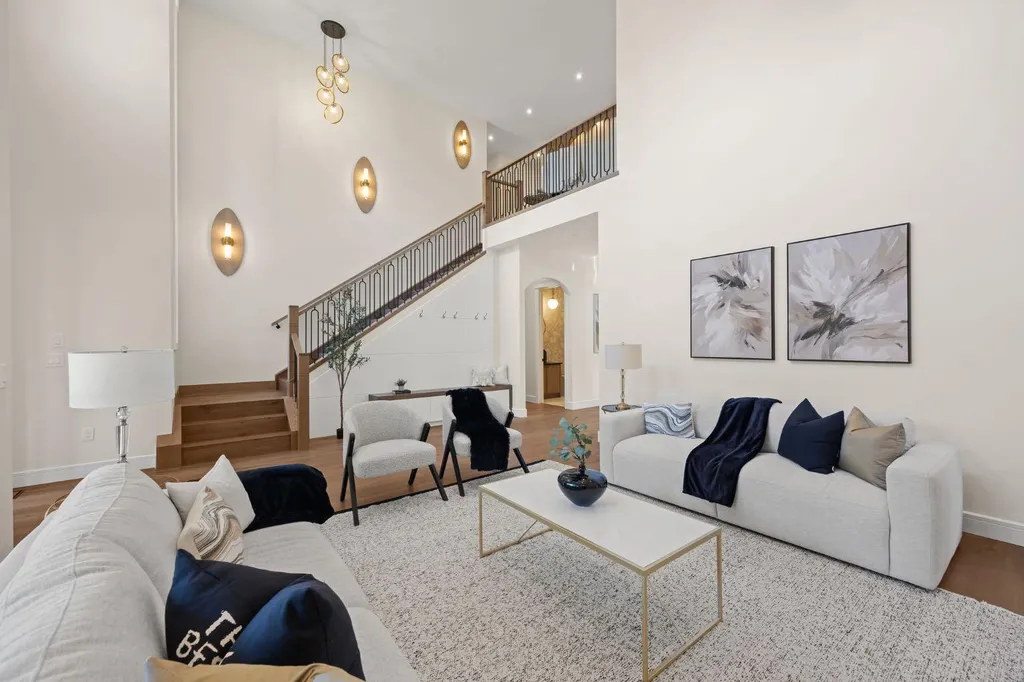 26 Varsplain Place NW Calgary AB T3A 0C7
