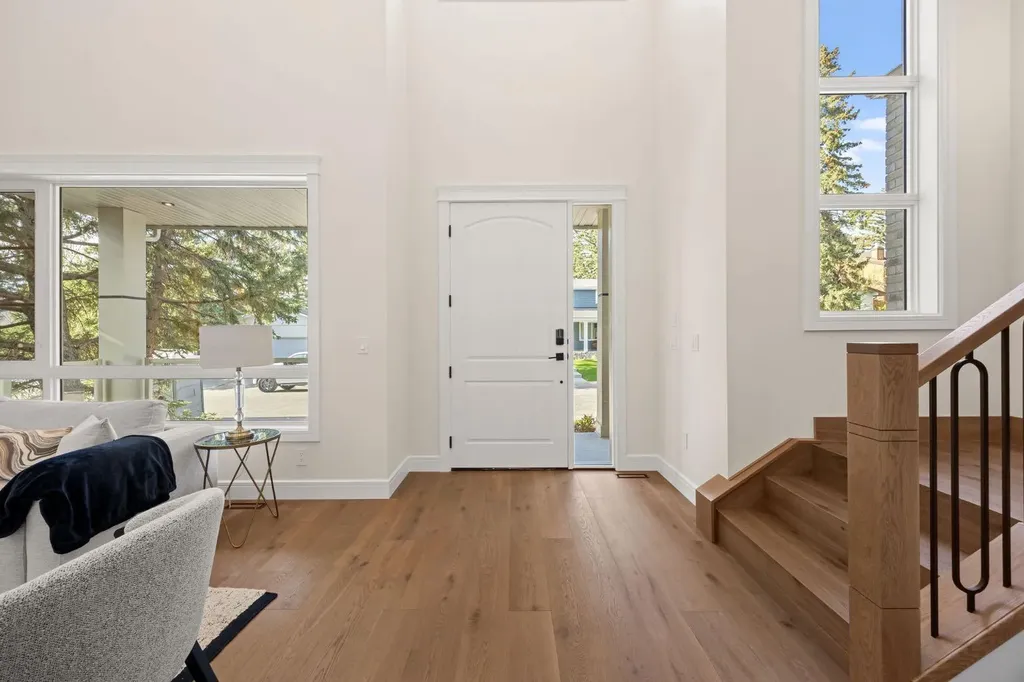 26 Varsplain Place NW Calgary AB T3A 0C7