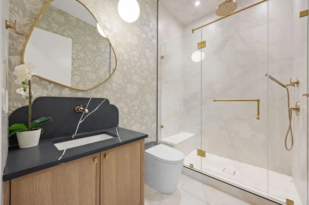 26 Varsplain Place NW Calgary AB T3A 0C7