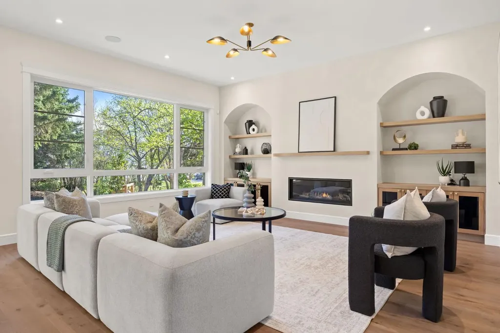 26 Varsplain Place NW Calgary AB T3A 0C7