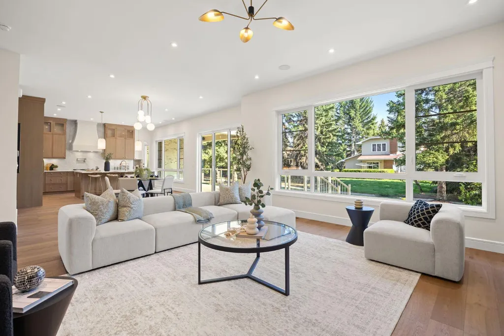 26 Varsplain Place NW Calgary AB T3A 0C7