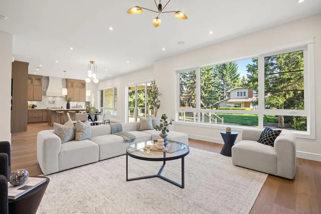 26 Varsplain Place NW Calgary AB T3A 0C7