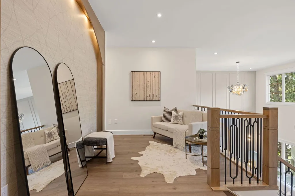 26 Varsplain Place NW Calgary AB T3A 0C7