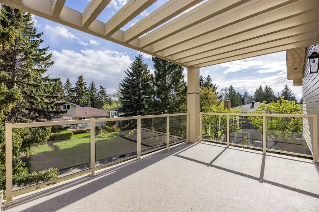 26 Varsplain Place NW Calgary AB T3A 0C7