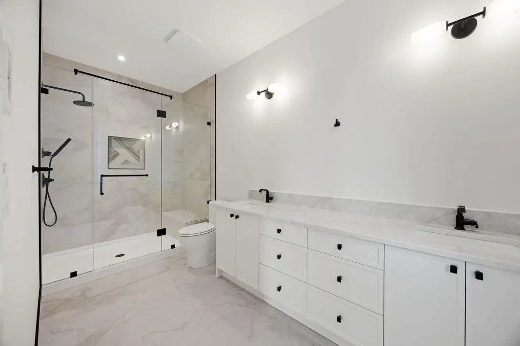 26 Varsplain Place NW Calgary AB T3A 0C7