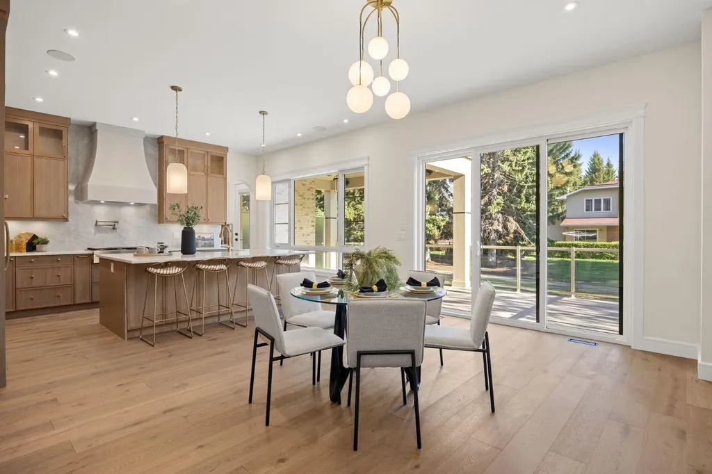 26 Varsplain Place NW Calgary AB T3A 0C7