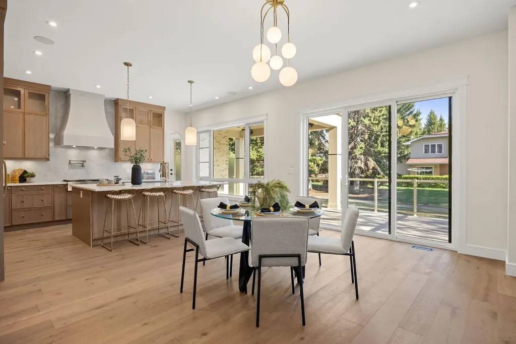 26 Varsplain Place NW Calgary AB T3A 0C7