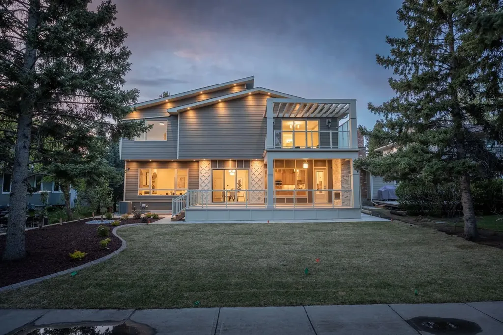 26 Varsplain Place NW Calgary AB T3A 0C7