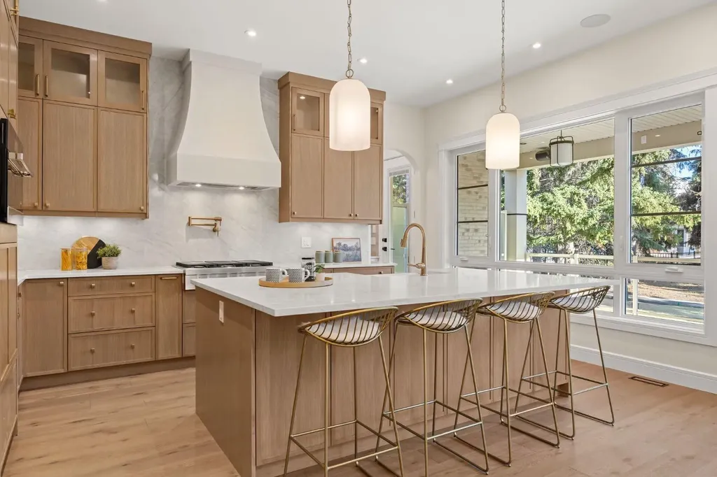 26 Varsplain Place NW Calgary AB T3A 0C7