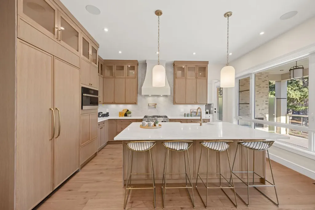 26 Varsplain Place NW Calgary AB T3A 0C7
