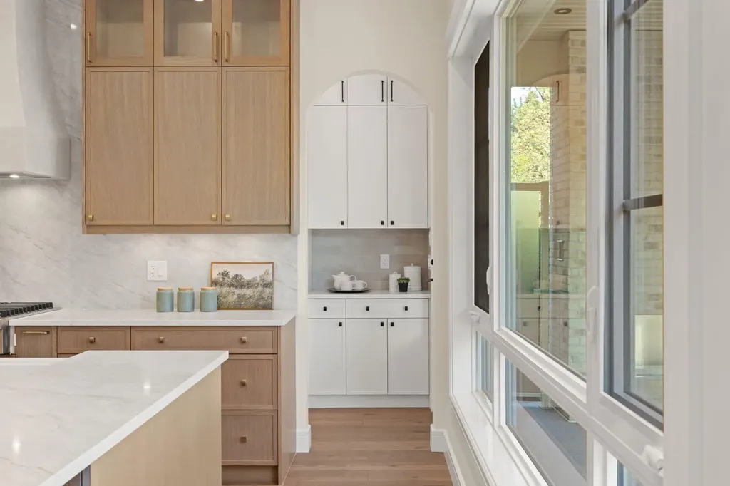 26 Varsplain Place NW Calgary AB T3A 0C7