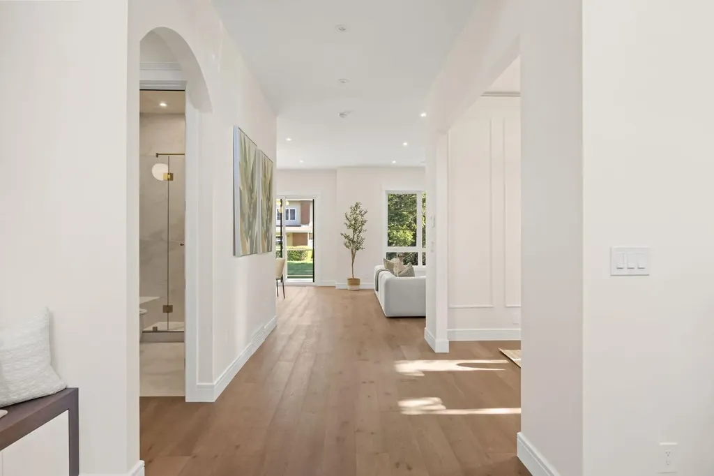 26 Varsplain Place NW Calgary AB T3A 0C7
