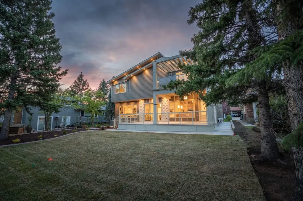 26 Varsplain Place NW Calgary AB T3A 0C7