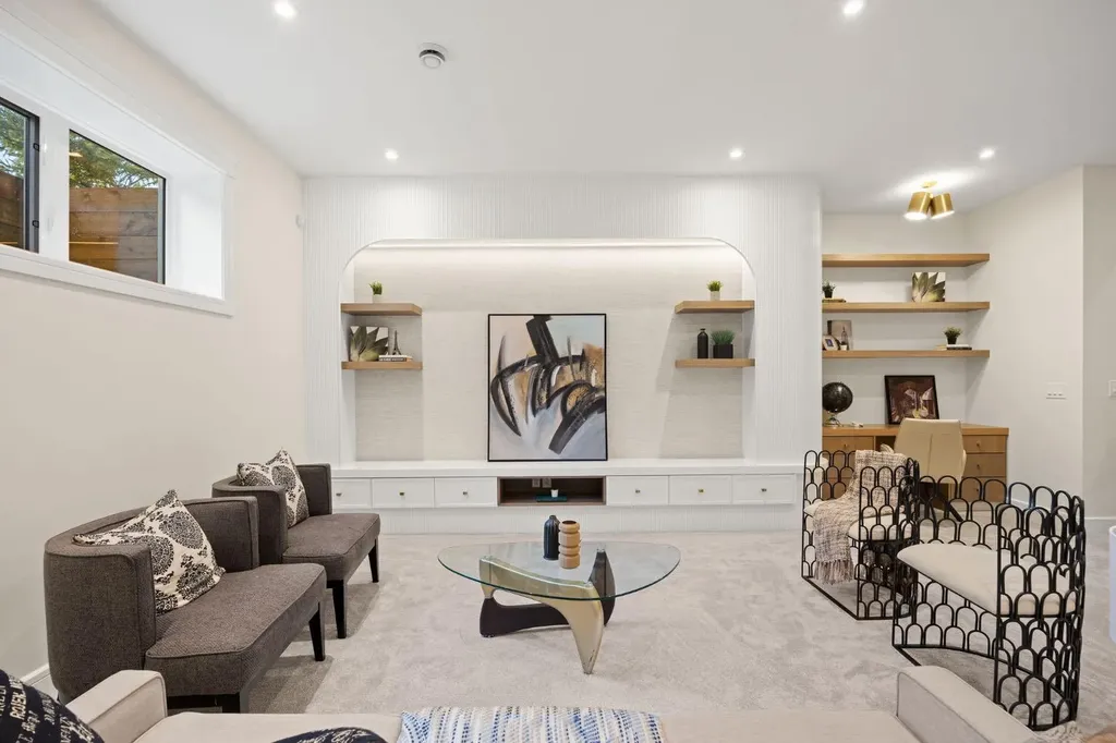 26 Varsplain Place NW Calgary AB T3A 0C7