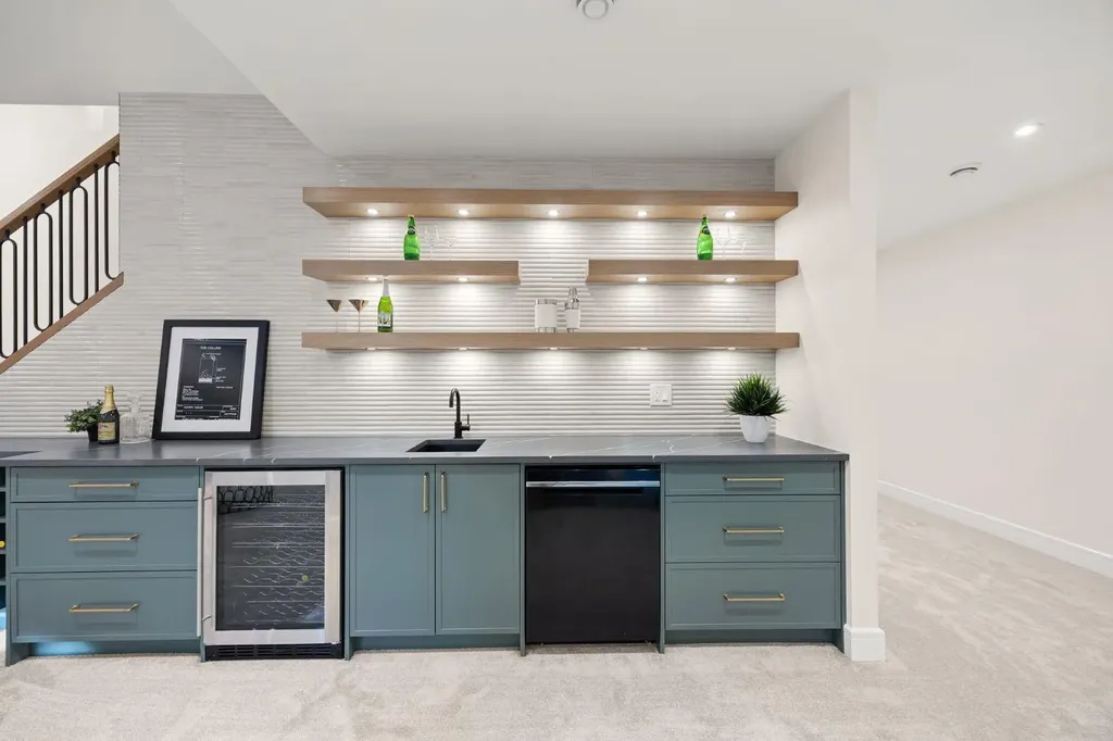 26 Varsplain Place NW Calgary AB T3A 0C7