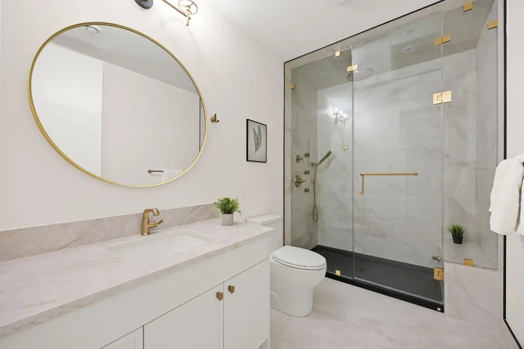 26 Varsplain Place NW Calgary AB T3A 0C7
