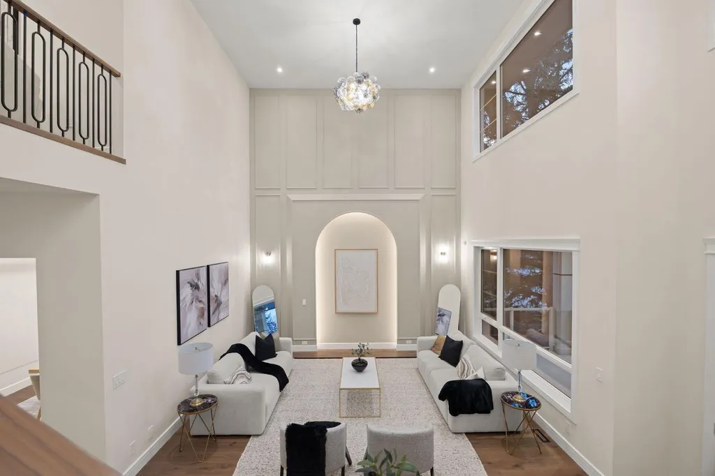 26 Varsplain Place NW Calgary AB T3A 0C7
