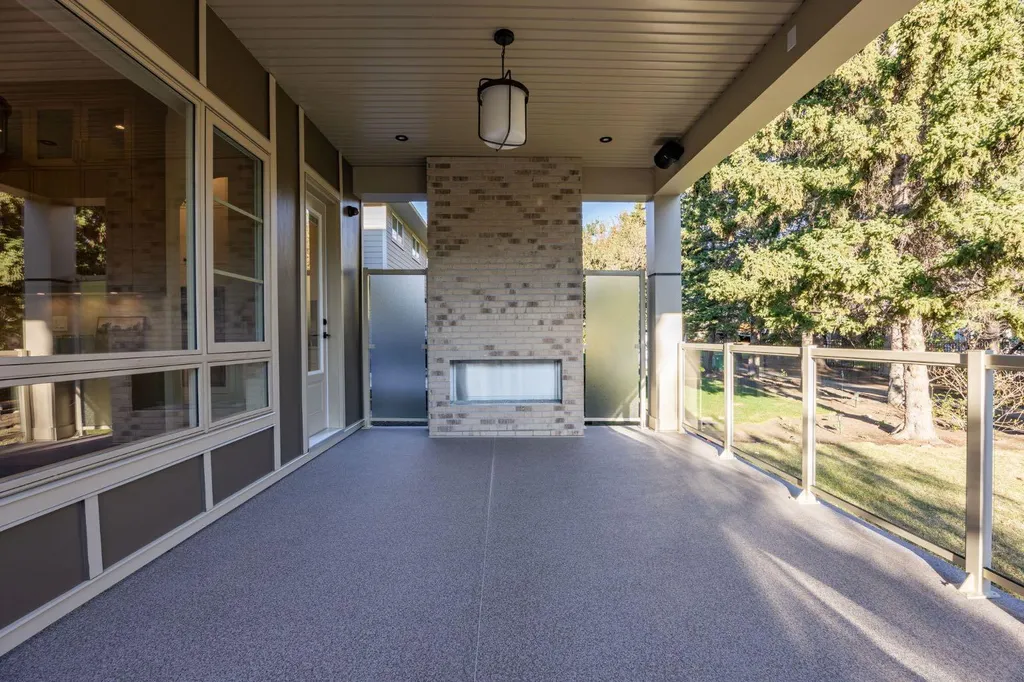 26 Varsplain Place NW Calgary AB T3A 0C7