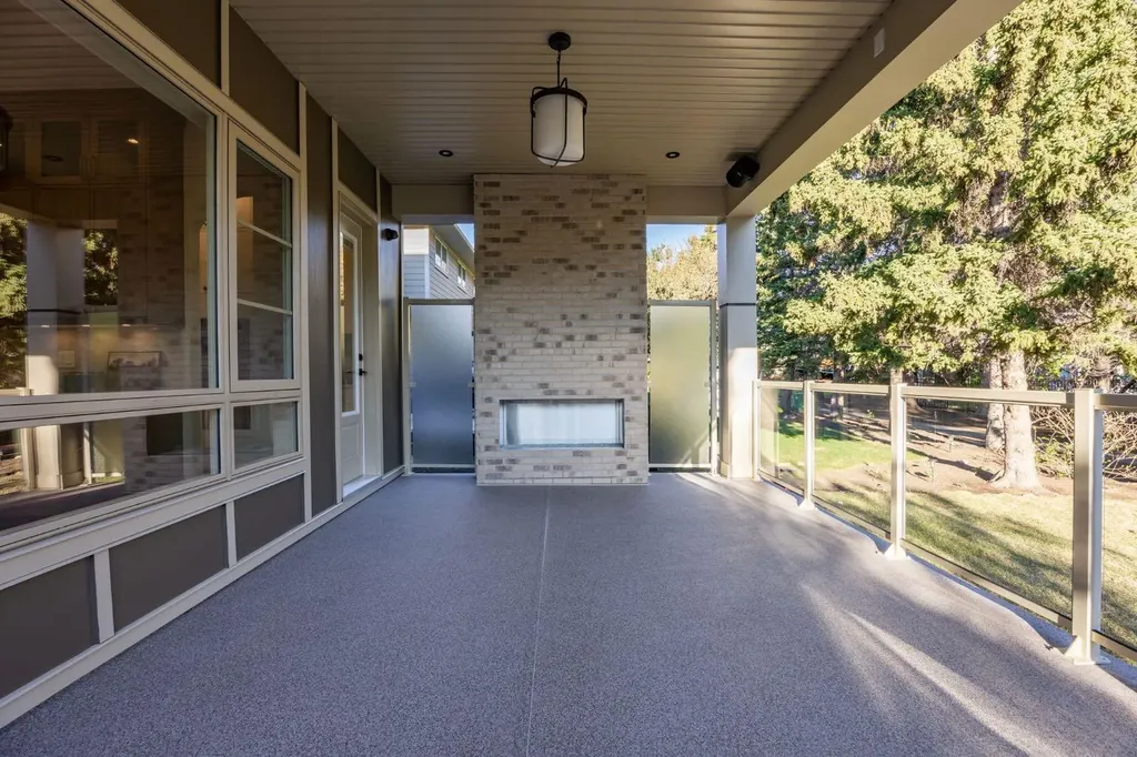 26 Varsplain Place NW Calgary AB T3A 0C7