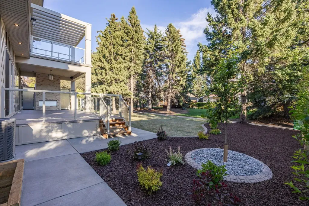 26 Varsplain Place NW Calgary AB T3A 0C7